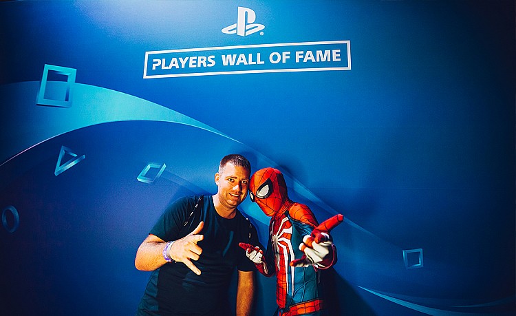 Spidey with fan at EGX